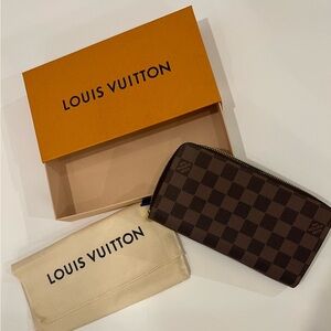 Louis Vuitton Wallet. Authentic.